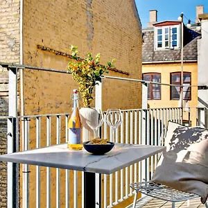 Sanders Leaves - Charming Three-bedroom In Downtown Copenhague