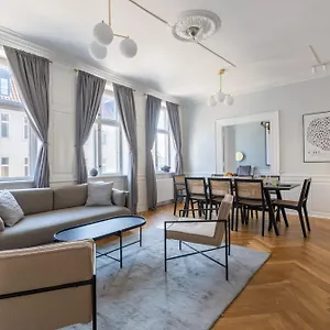  Apartment Large With Canal View In Cph